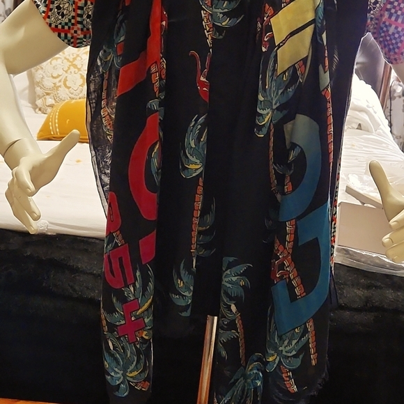 Limited edition Luis Vuitton palm tree extra large size scarf - Picture 10 of 11